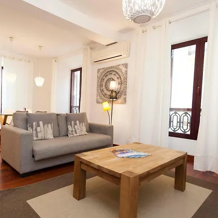 아파트 La Casa De La Alameda *